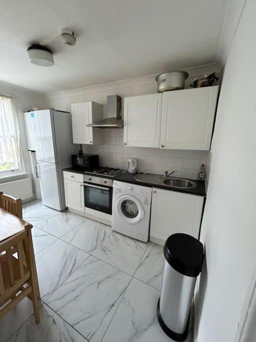 East London 2 Bedroom Flat Exterior foto