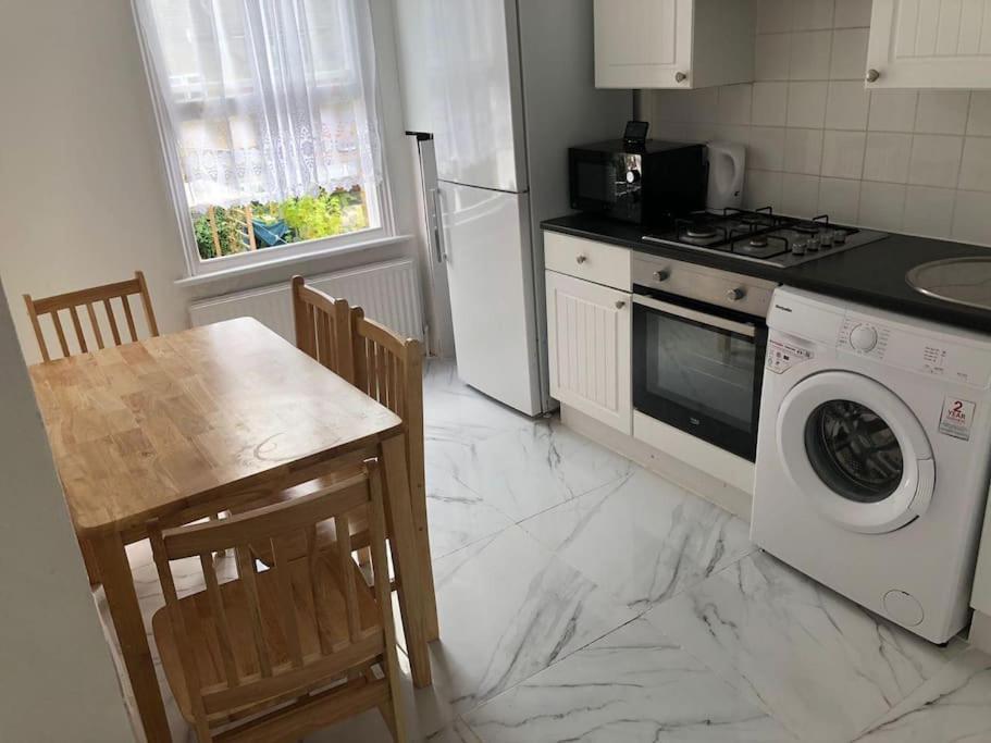 East London 2 Bedroom Flat Exterior foto